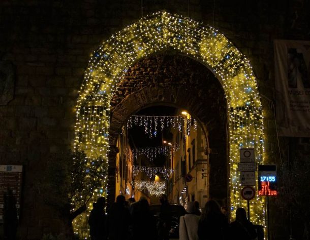 Luci porta castiglion fiorentino  installazione a Perugia, Terni e centro italia 