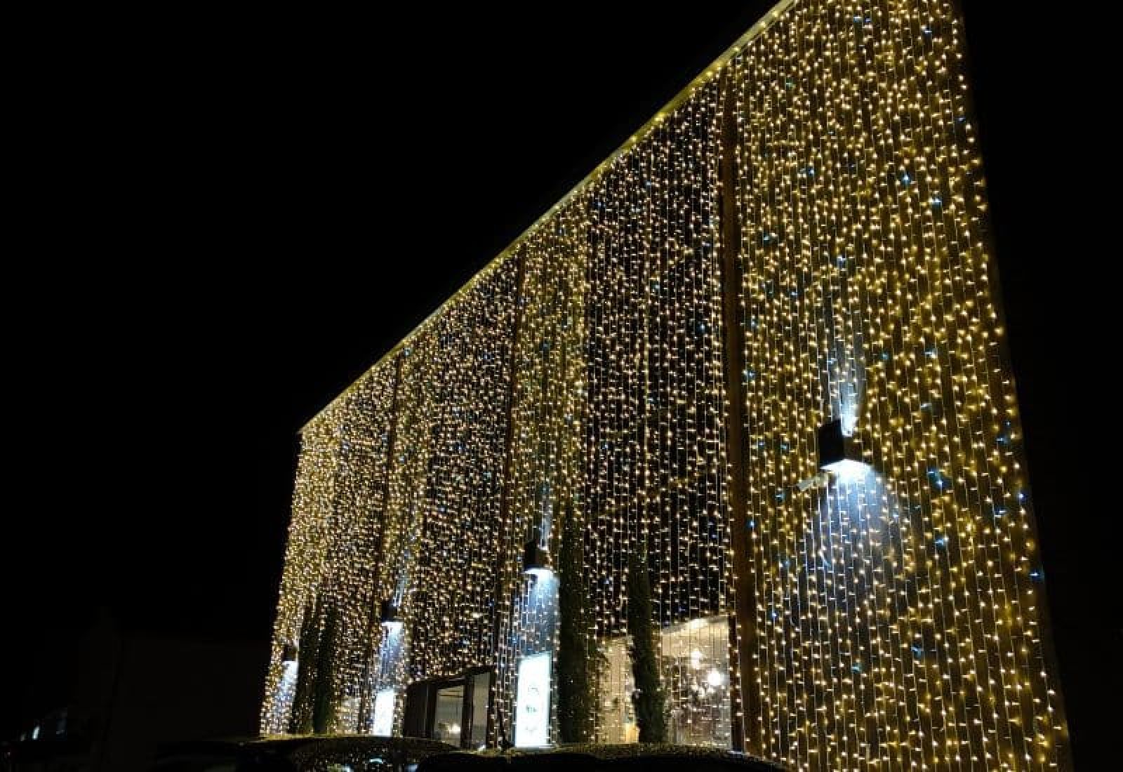 allestimenti per centri commerciali ed edifici  composizioni luminose natalizie in Umbria Toscana e Marche