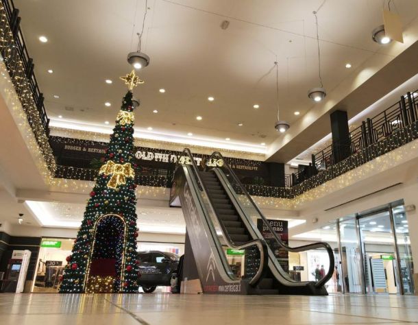 Albero di natale di luce del centro commerciale Gherlinda installazione a Perugia, Terni e centro italia 